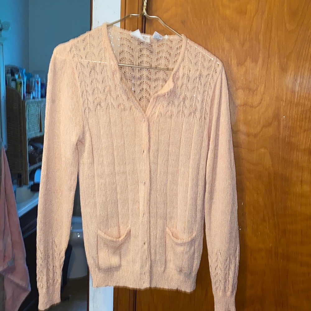 Soft pink "Sweater Bee" cardigan